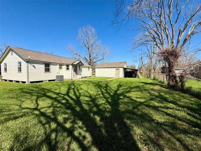 111 4th Street, Brazoria, TX 77422