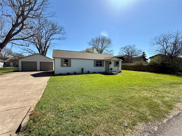 111 4th Street, Brazoria, TX 77422