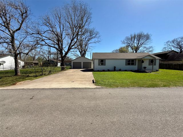 111 4th Street, Brazoria, TX 77422