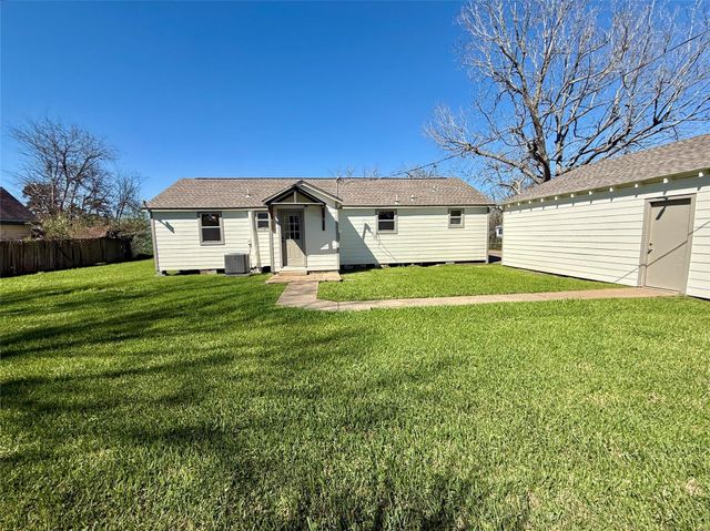 111 4th Street, Brazoria, TX 77422