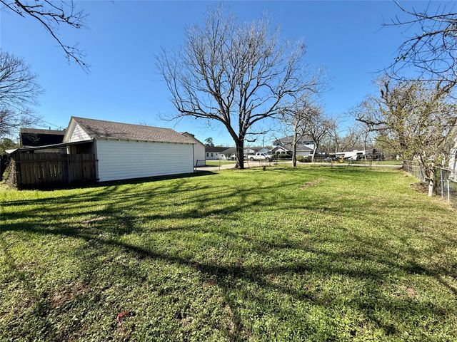 111 4th Street, Brazoria, TX 77422
