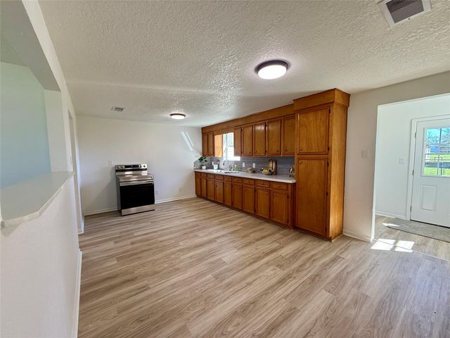 111 4th Street, Brazoria, TX 77422