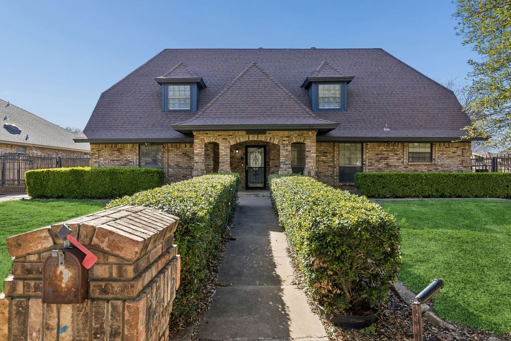 7304 Old Mill Run, Fort Worth, TX 76133 — exterior