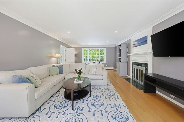5 Hickory Dr, Medfield, MA 02052