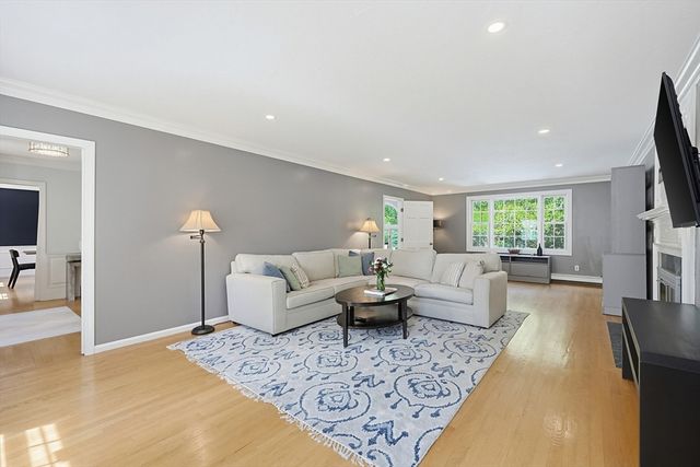 5 Hickory Dr, Medfield, MA 02052