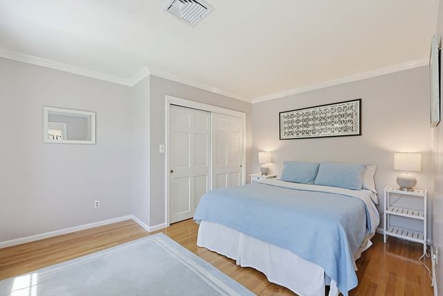 5 Hickory Dr, Medfield, MA 02052
