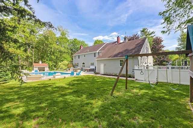 5 Hickory Dr, Medfield, MA 02052