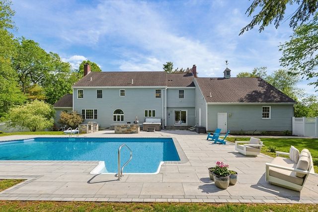 5 Hickory Dr, Medfield, MA 02052