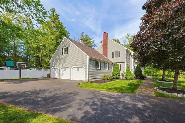 5 Hickory Dr, Medfield, MA 02052