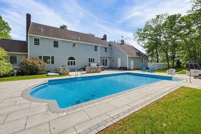 5 Hickory Dr, Medfield, MA 02052