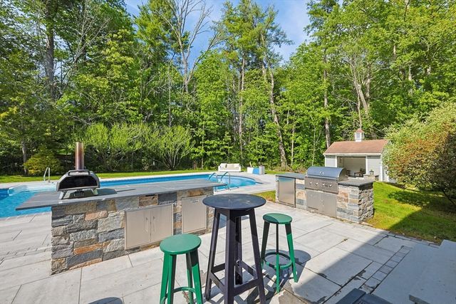 5 Hickory Dr, Medfield, MA 02052