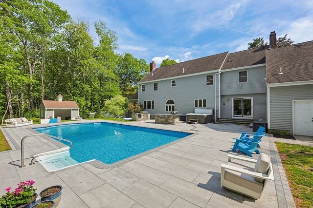 5 Hickory Dr, Medfield, MA 02052