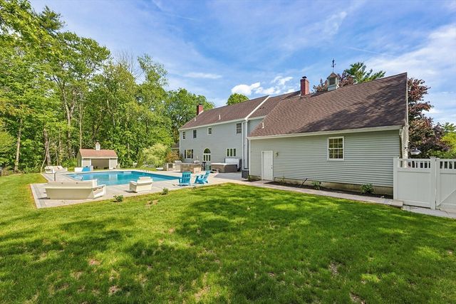 5 Hickory Dr, Medfield, MA 02052