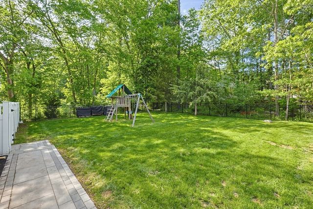 5 Hickory Dr, Medfield, MA 02052