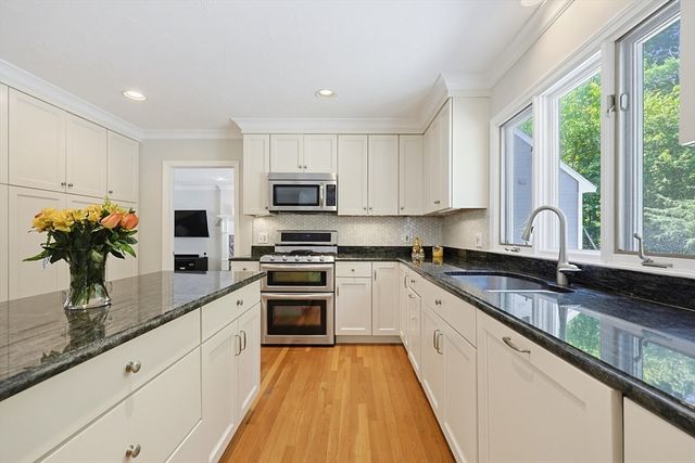 5 Hickory Dr, Medfield, MA 02052