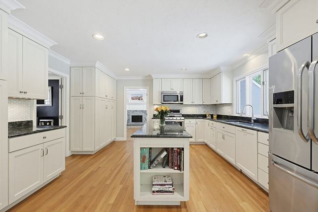 5 Hickory Dr, Medfield, MA 02052