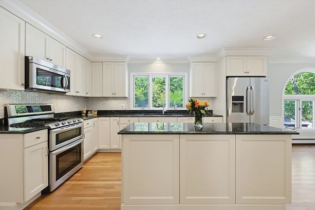 5 Hickory Dr, Medfield, MA 02052