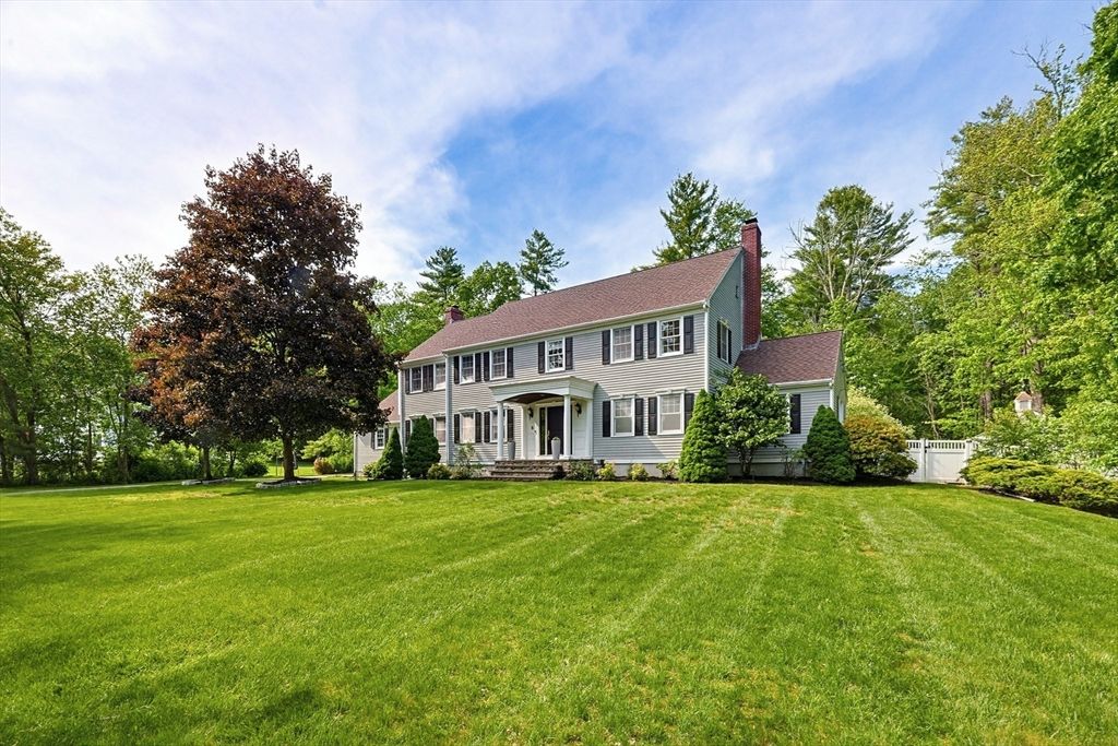 5 Hickory Dr, Medfield, MA 02052