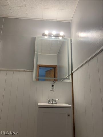 18606 Cherokee Avenue, Cleveland, OH 44119