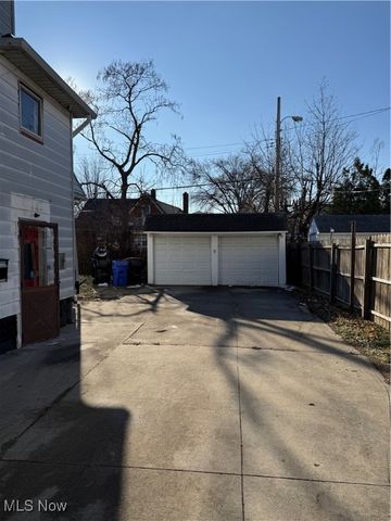 18606 Cherokee Avenue, Cleveland, OH 44119