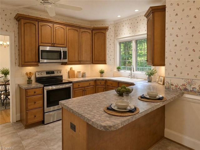 6916 Harvest Glen Drive, Greensboro, NC 27406