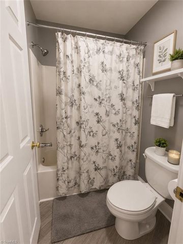 6916 Harvest Glen Drive, Greensboro, NC 27406