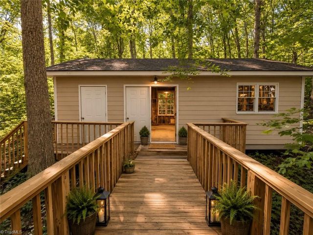 6916 Harvest Glen Drive, Greensboro, NC 27406