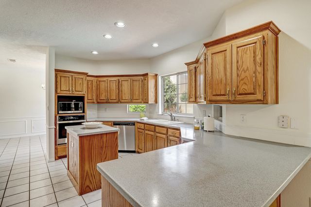 10015 Petra Court NE, Albuquerque, NM 87122