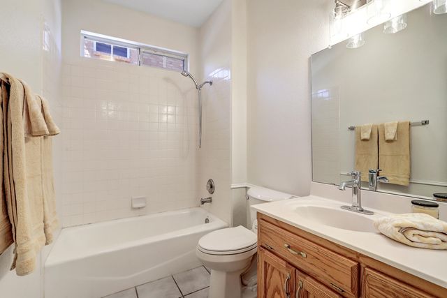 10015 Petra Court NE, Albuquerque, NM 87122