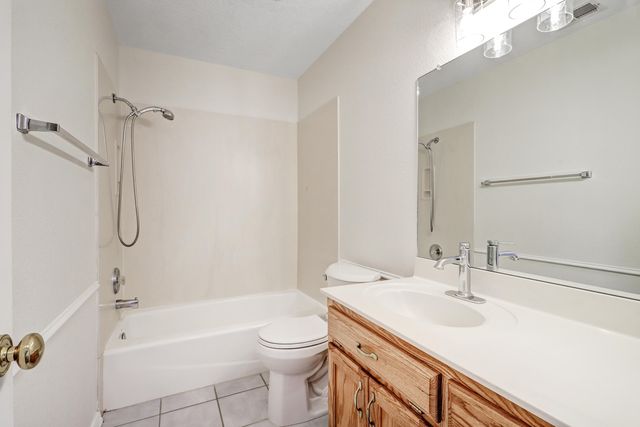 10015 Petra Court NE, Albuquerque, NM 87122