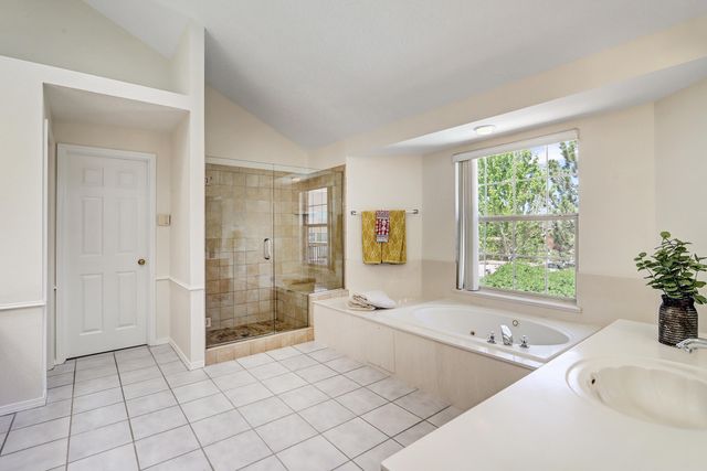 10015 Petra Court NE, Albuquerque, NM 87122