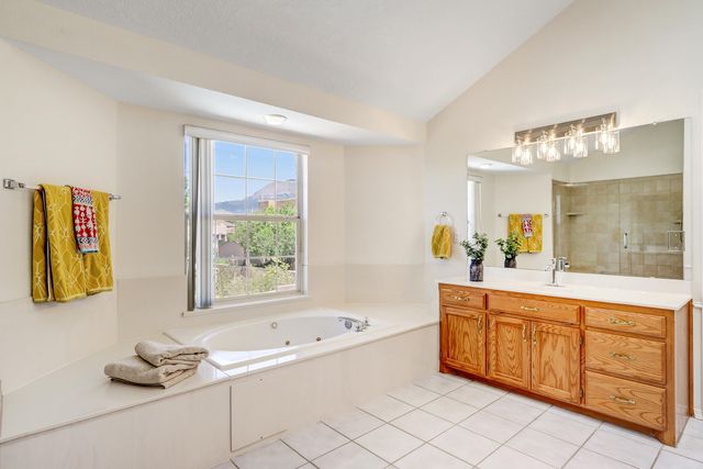 10015 Petra Court NE, Albuquerque, NM 87122