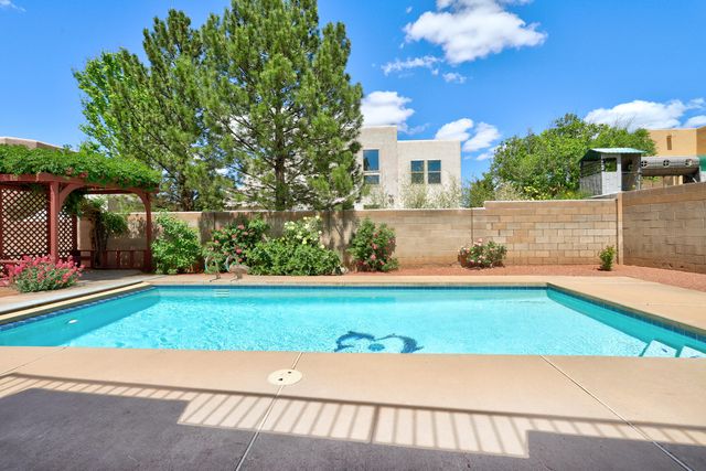 10015 Petra Court NE, Albuquerque, NM 87122