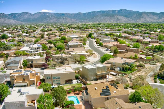 10015 Petra Court NE, Albuquerque, NM 87122