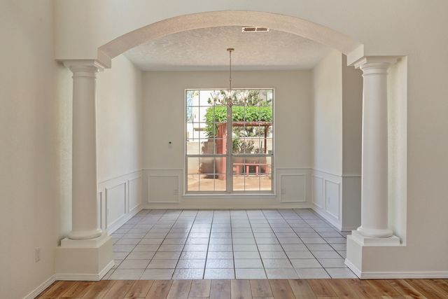 10015 Petra Court NE, Albuquerque, NM 87122
