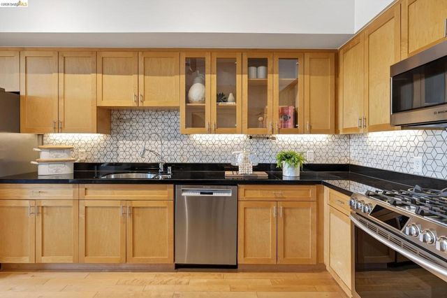 1755 1755 Broadway 45, Oakland, CA 94612