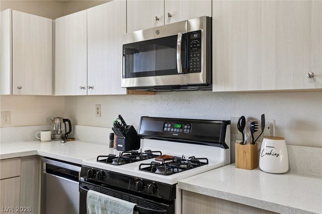 415 Chateau Drive, Henderson, NV 89002