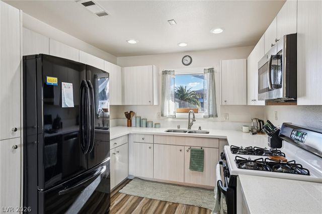 415 Chateau Drive, Henderson, NV 89002