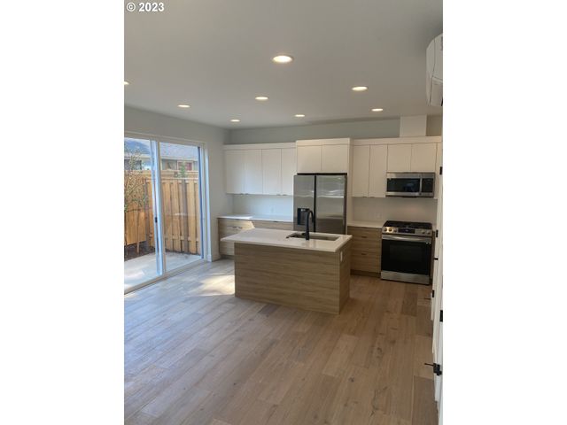 2130 Se BROOKLYN St, Portland, OR 97202