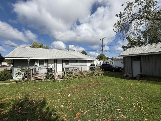 712 Vine Street, Wisconsin Dells, WI 53965