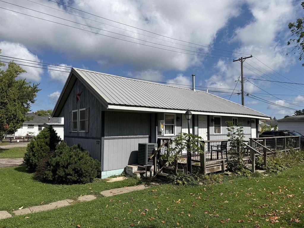 712 Vine Street, Wisconsin Dells, WI 53965