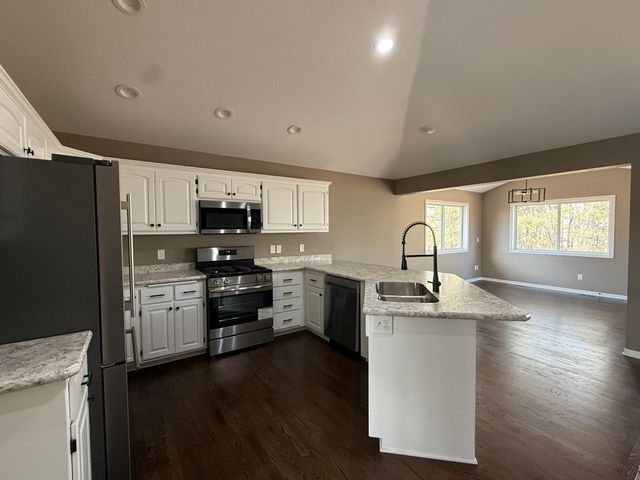 2533 341st Avenue NW, Cambridge, MN 55008