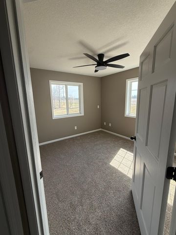 2533 341st Avenue NW, Cambridge, MN 55008