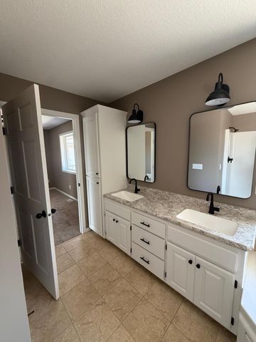 2533 341st Avenue NW, Cambridge, MN 55008