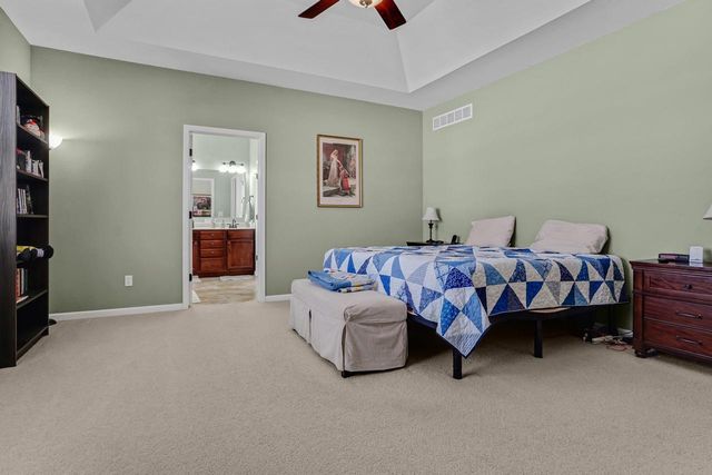 2402 Kiowa DRIVE, Grafton, WI 53024