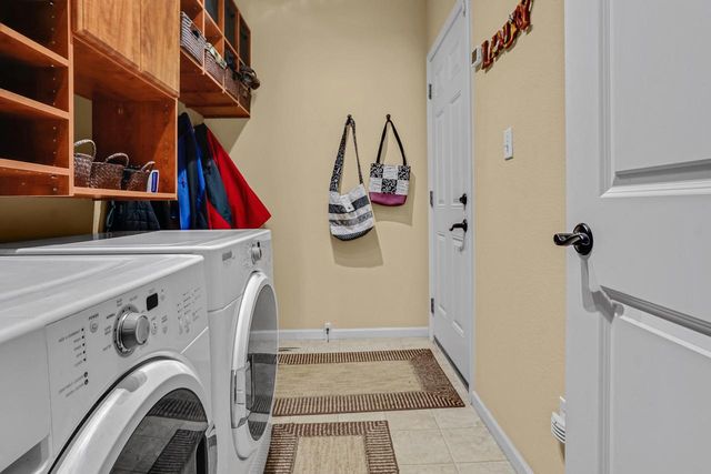 2402 Kiowa DRIVE, Grafton, WI 53024