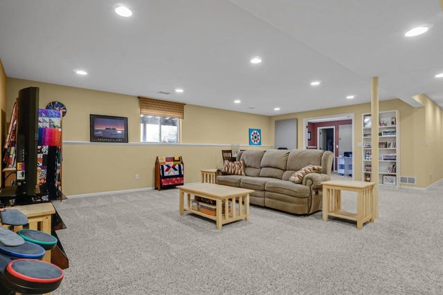 2402 Kiowa DRIVE, Grafton, WI 53024