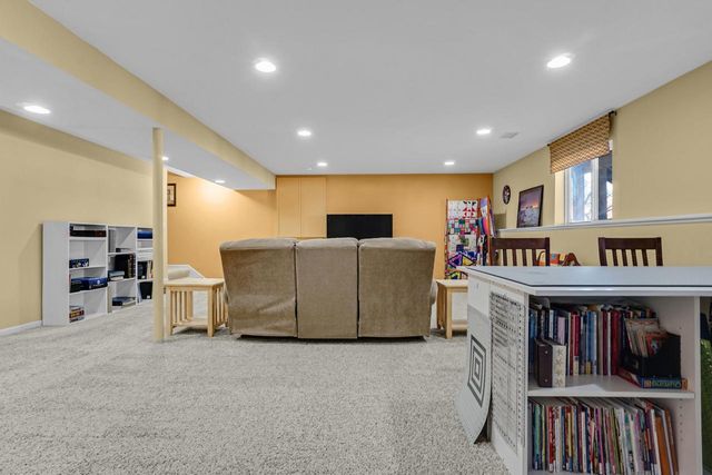 2402 Kiowa DRIVE, Grafton, WI 53024