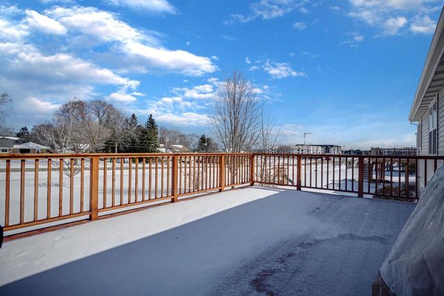 2402 Kiowa DRIVE, Grafton, WI 53024