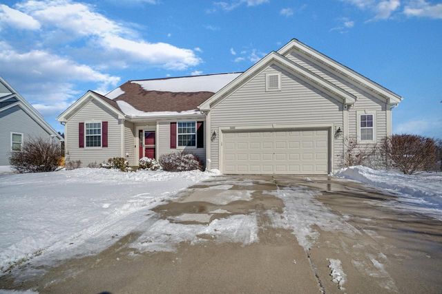 2402 Kiowa DRIVE, Grafton, WI 53024